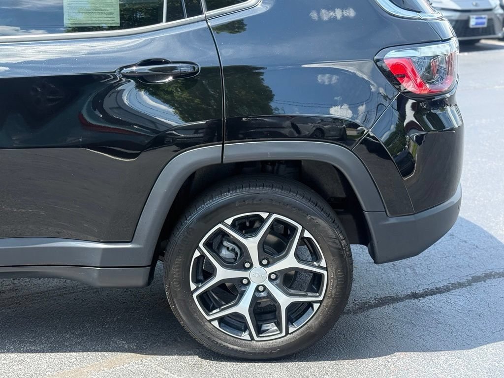 Used 2024 Jeep Compass Limited AWD/4WD image 3