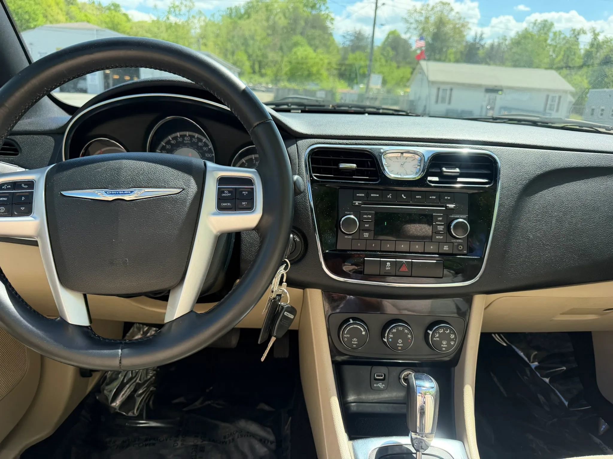 Used 2014 Chrysler 200 Touring FWD image 28