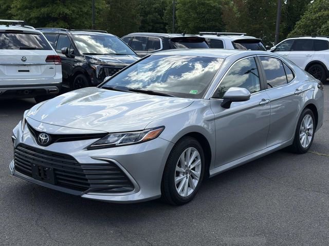 Used 2022 Toyota Camry LE FWD image 5