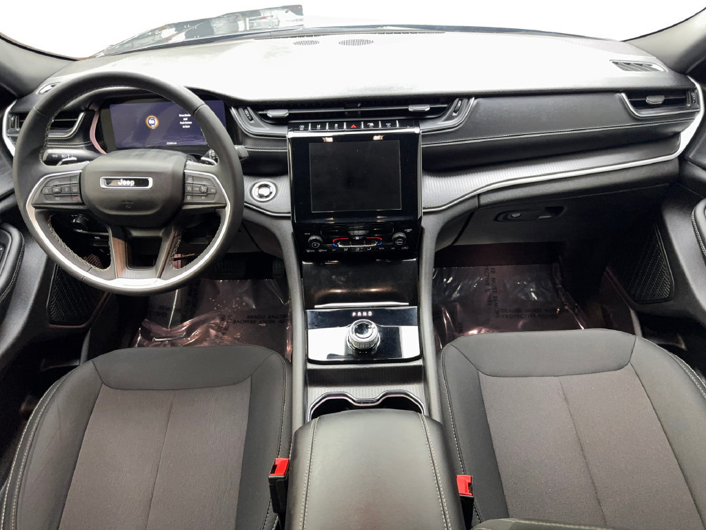 Used 2025 Jeep Grand Cherokee Laredo X AWD/4WD image 53