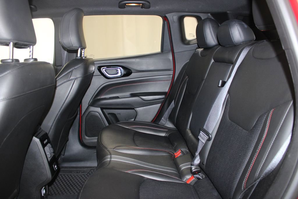 Used 2025 Jeep Compass Trailhawk AWD/4WD image 21