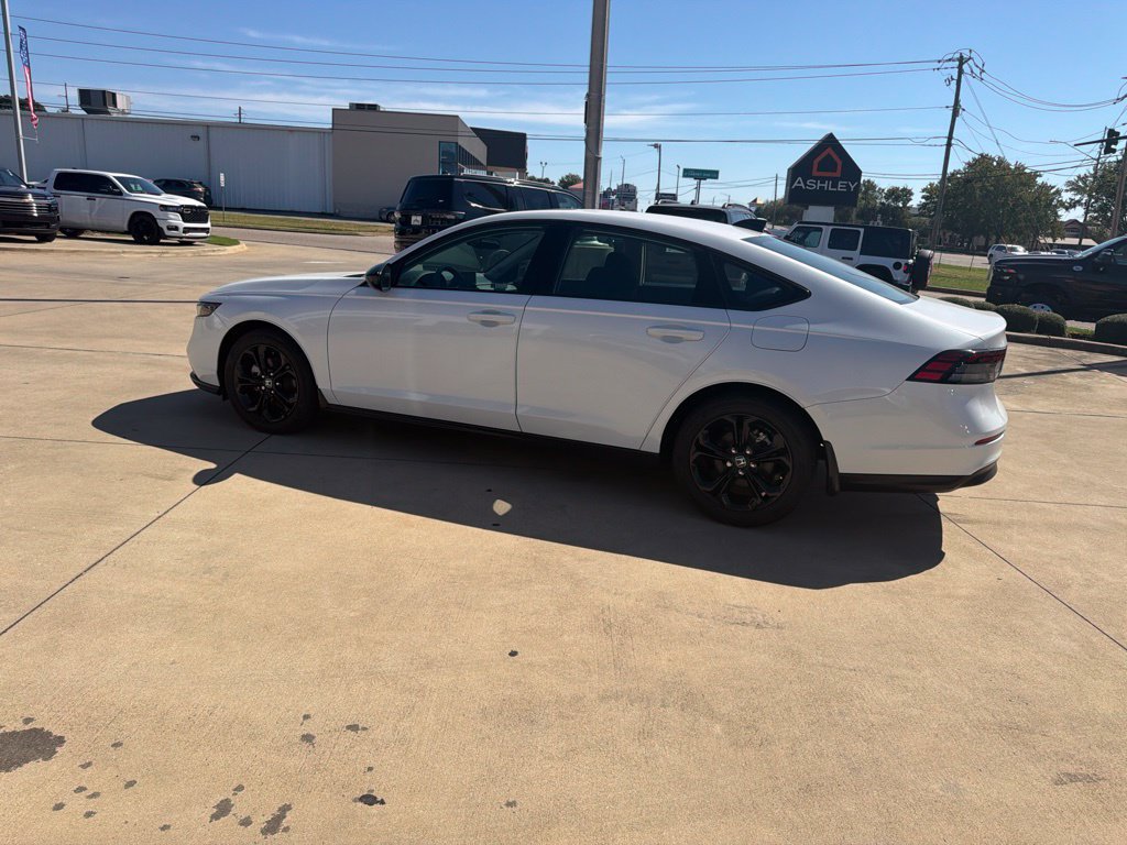 Used 2025 Honda Accord SE image 10