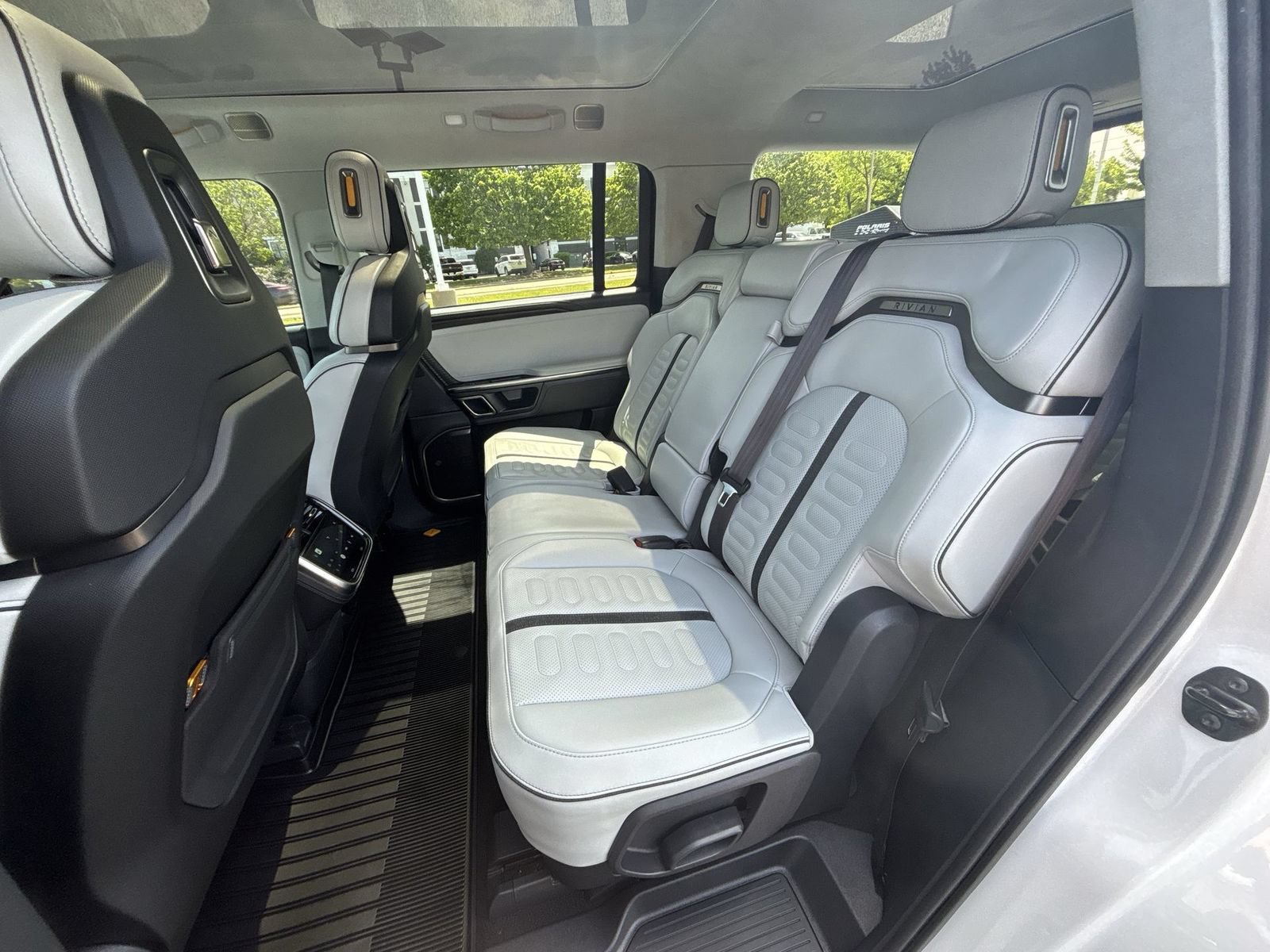 Used 2023 Rivian R1S Adventure AWD/4WD image 24