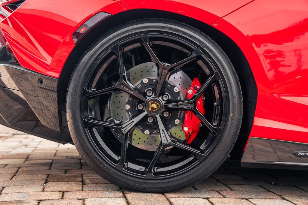 Used 2025 Lamborghini Revuelto AWD/4WD image 14