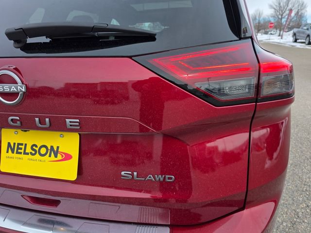 Used 2024 Nissan Rogue SL w/ SL Premium Package image 9