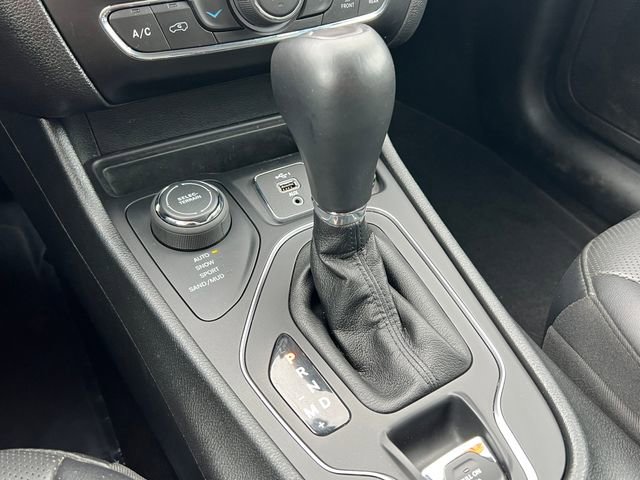 Used 2022 Jeep Cherokee Latitude Lux AWD/4WD image 29
