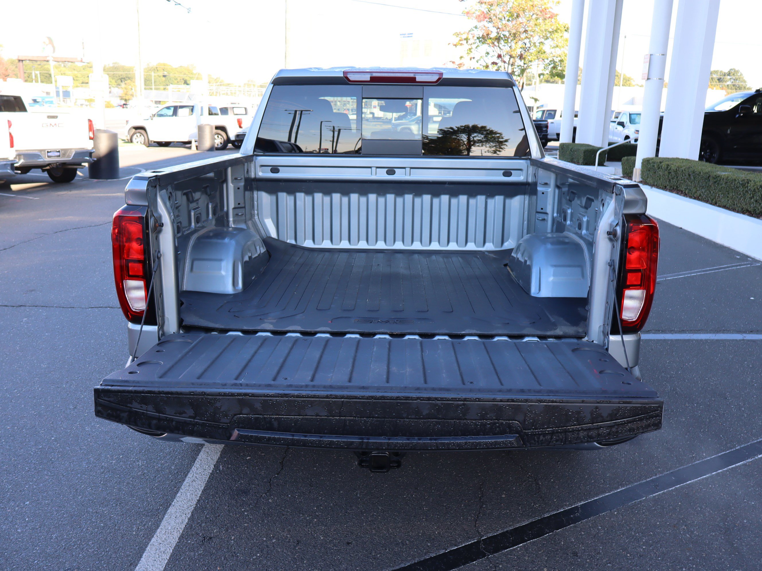 Used 2025 GMC Sierra 1500 SLE w/ Preferred Package AWD/4WD image 14