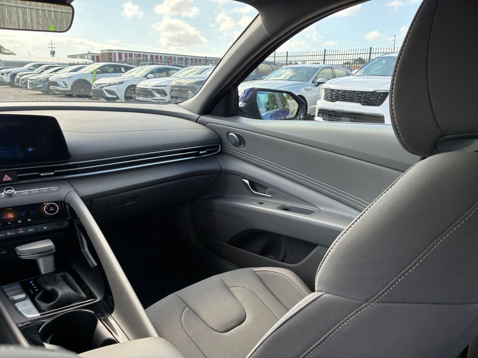 Used 2025 Hyundai Elantra SEL FWD image 28
