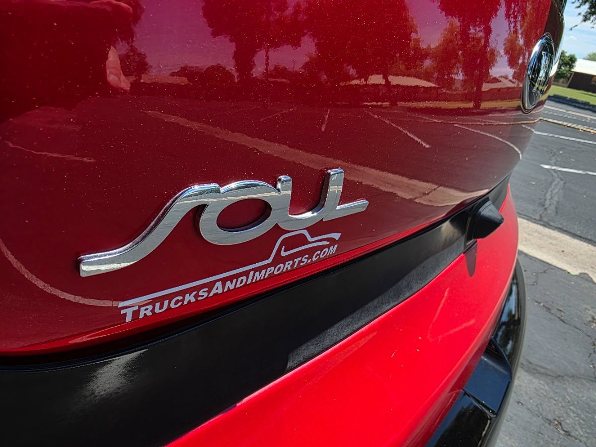 Used 2016 Kia Soul + FWD image 14