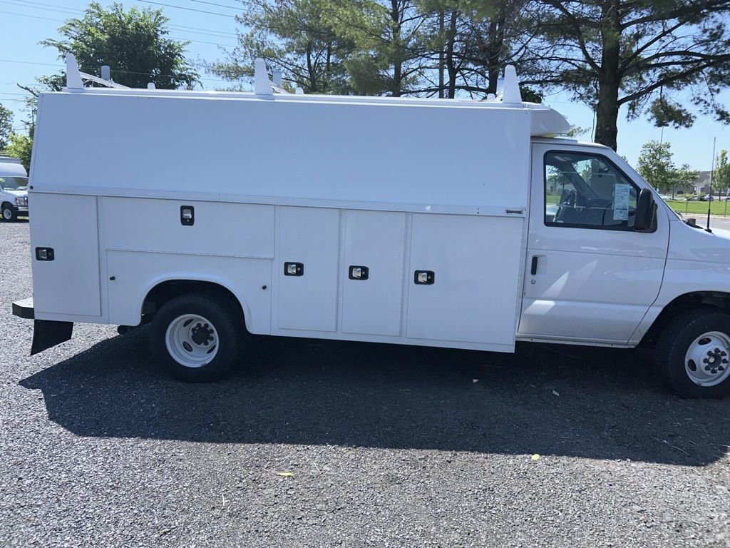 New 2024 Ford E-450 and Econoline 450 Super Duty w/ Power Windows & Locks Group image 2