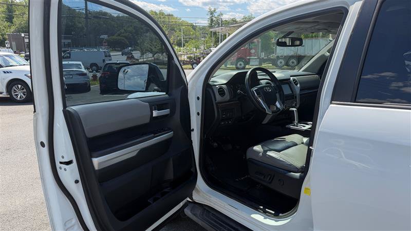 Used 2015 Toyota Tundra Limited w/ Limited Premium Package AWD/4WD image 20