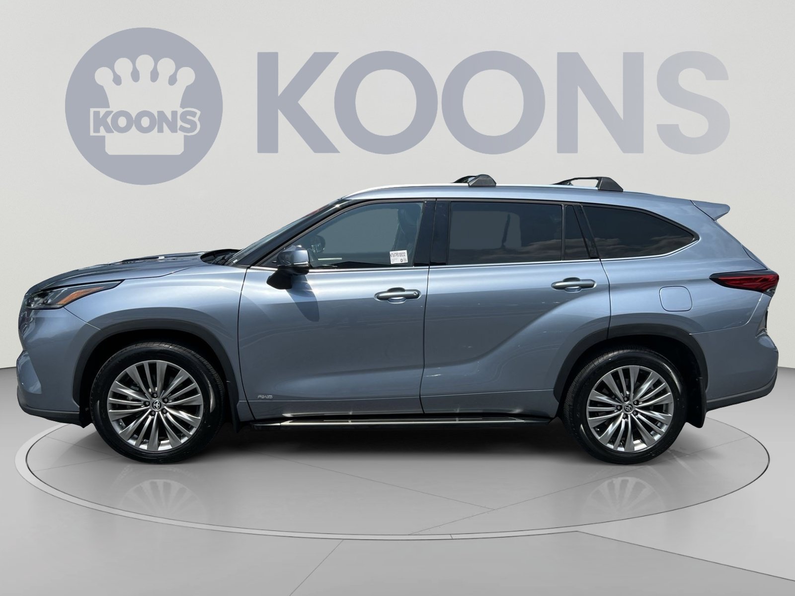 Used 2023 Toyota Highlander Platinum AWD/4WD image 2