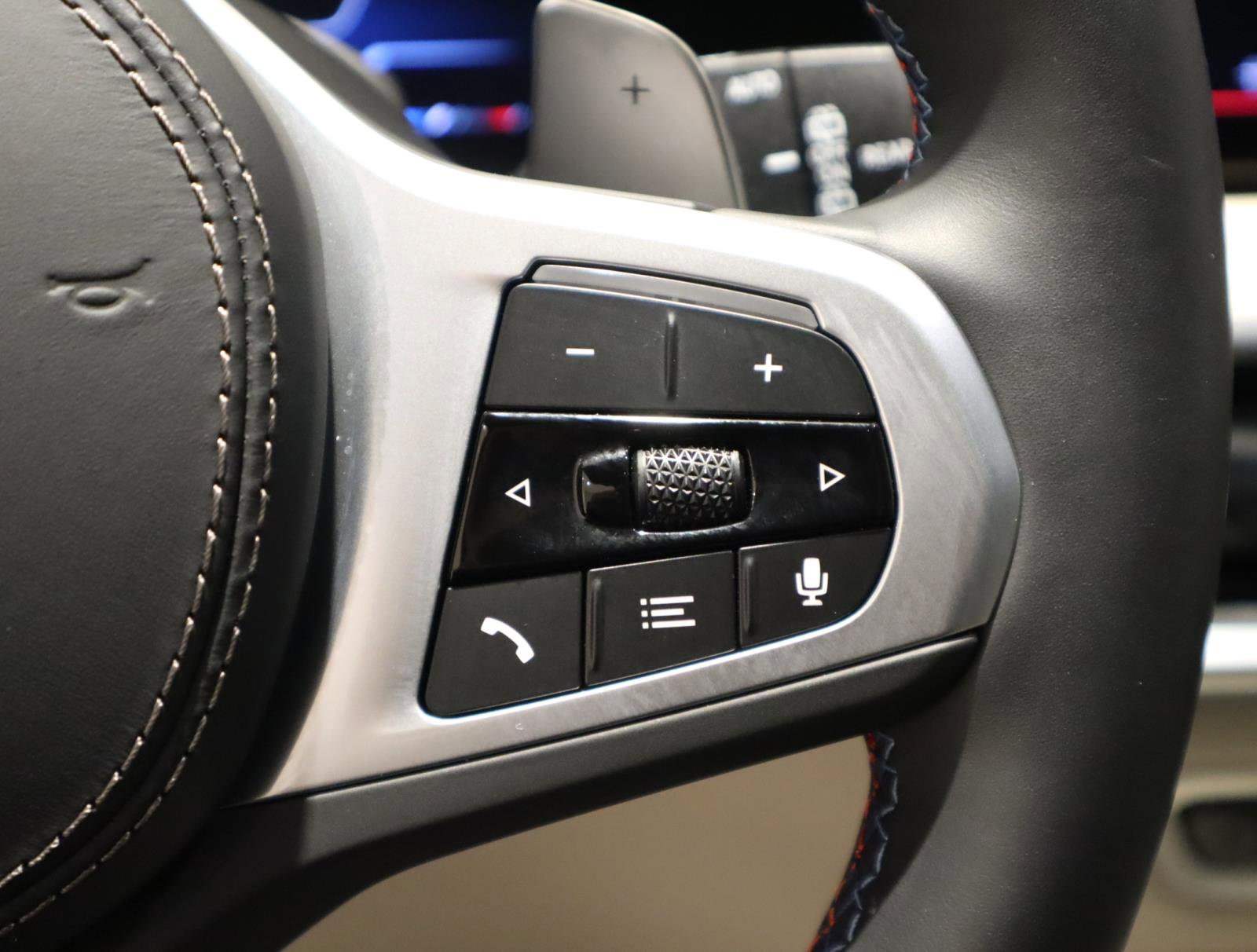 Used 2025 BMW X7 M60i image 31