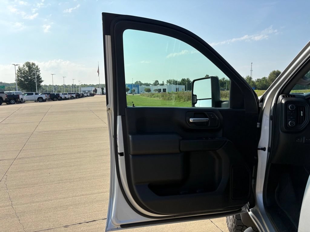 Used 2022 Chevrolet Silverado 2500 Custom w/ Custom Convenience Package AWD/4WD image 10