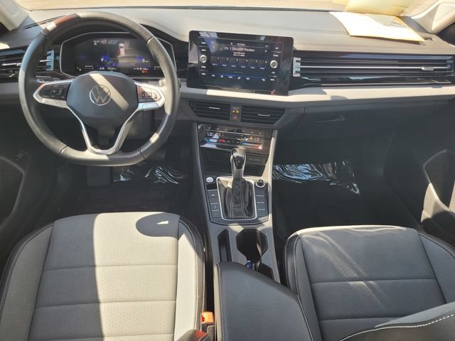 Used 2025 Volkswagen Jetta SE FWD image 16