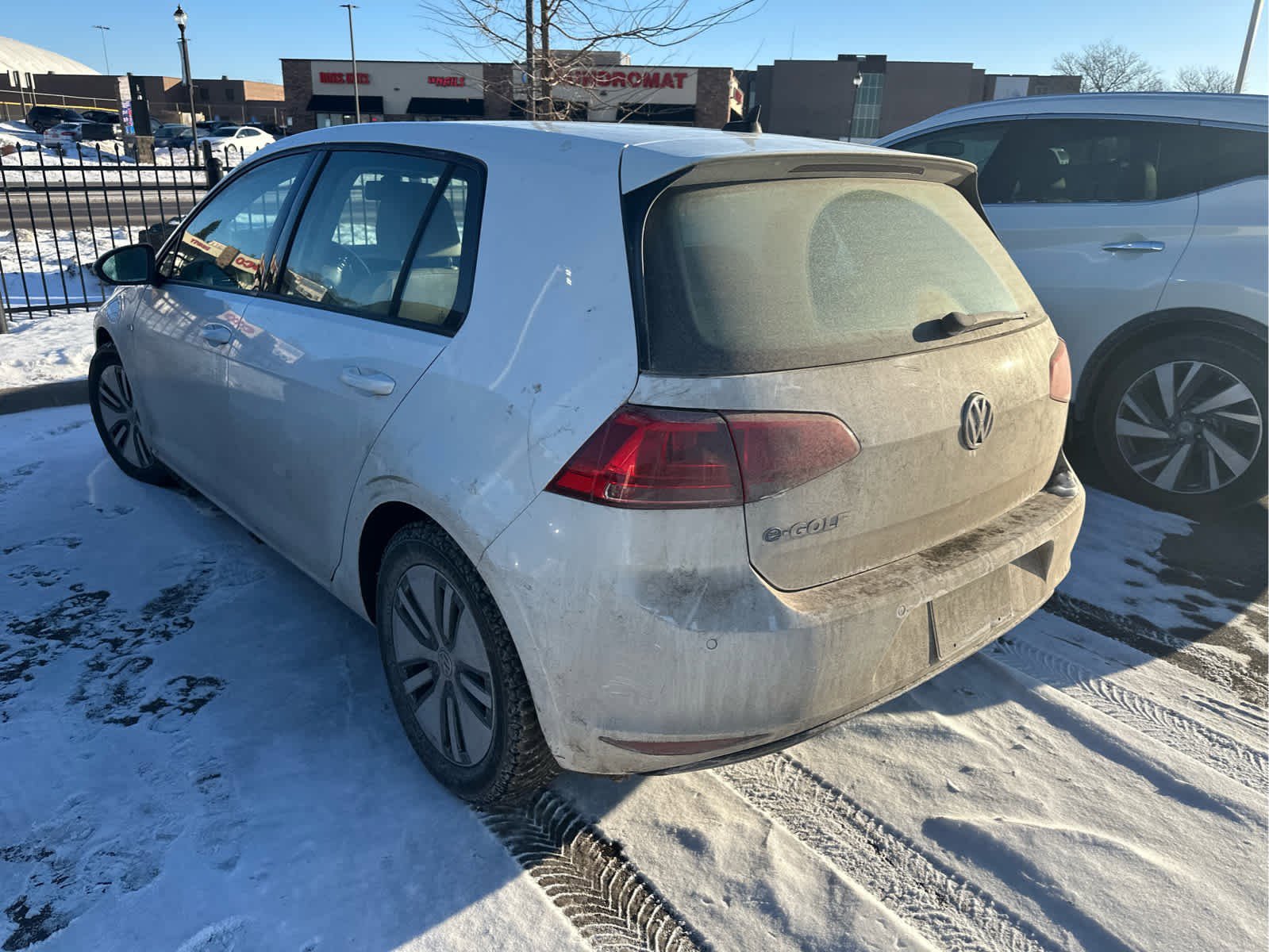 Used 2015 Volkswagen e-Golf SEL Premium image 3