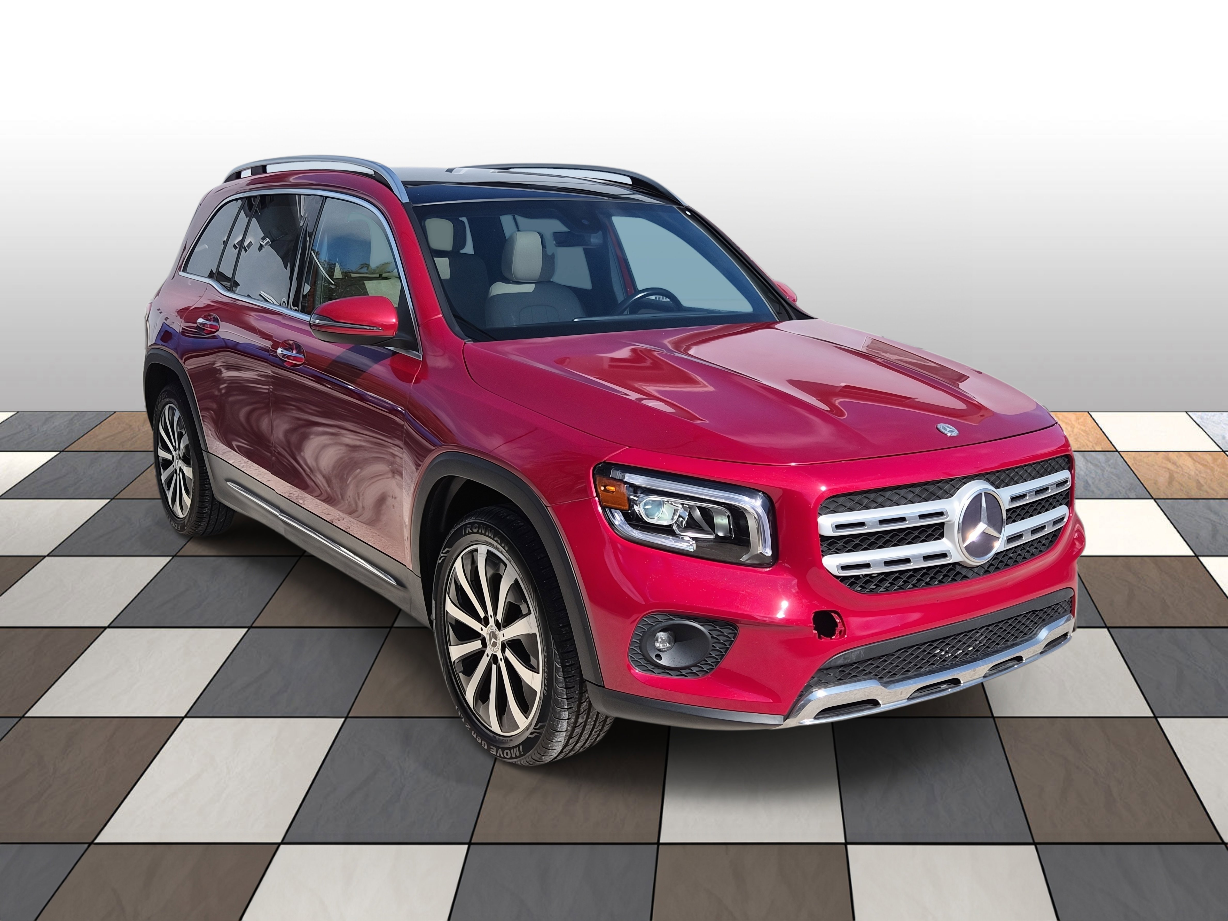 Used 2021 Mercedes-Benz GLB 250 4MATIC w/ Premium Package image 3