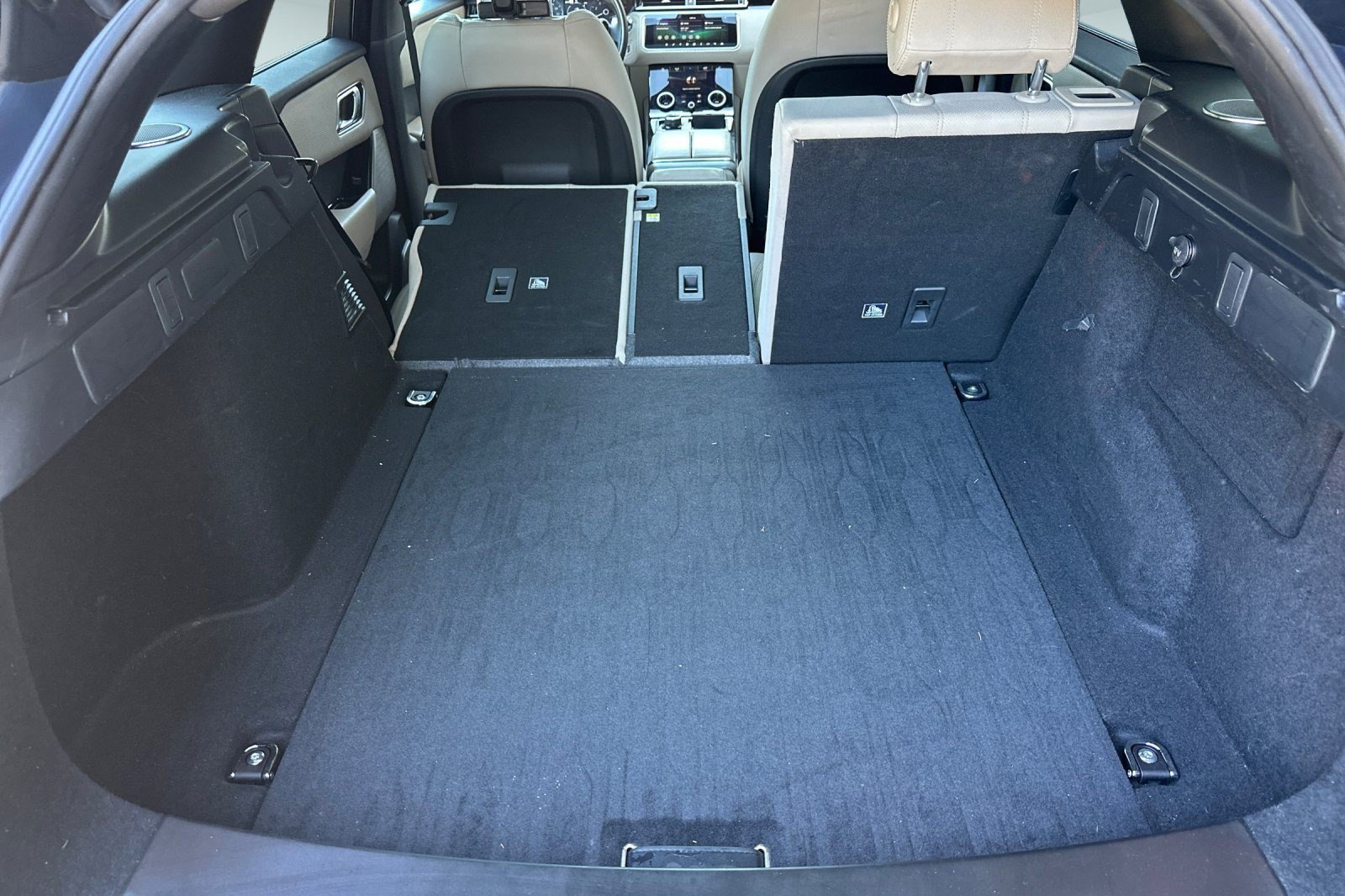 Used 2020 Land Rover Range Rover Velar R-Dynamic S AWD/4WD image 26
