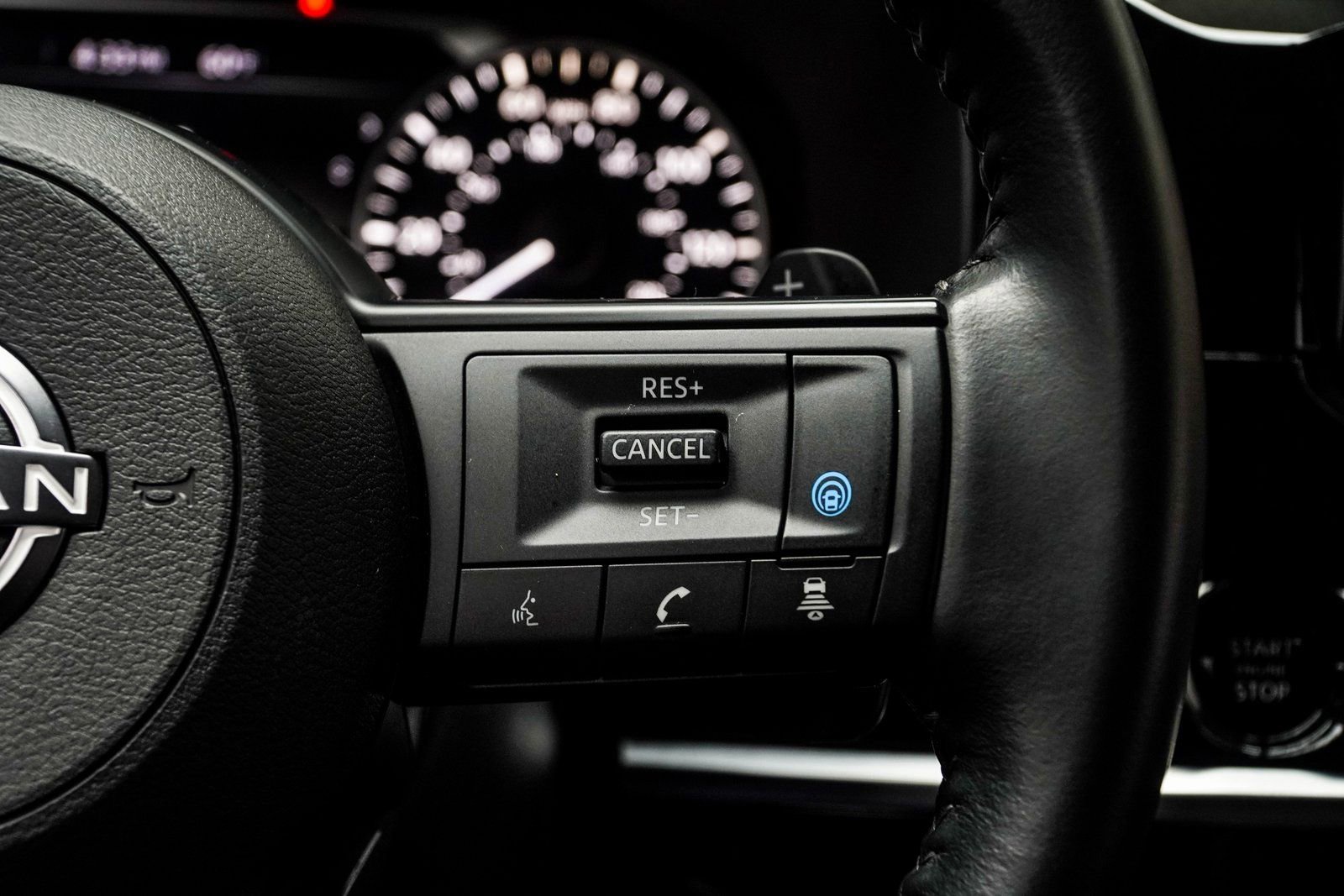 Used 2025 Nissan Pathfinder SV AWD/4WD image 26