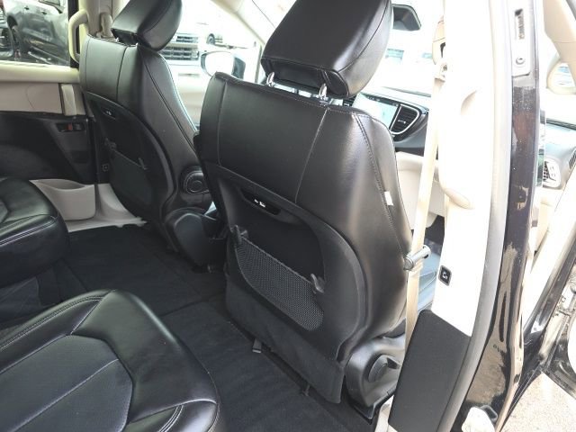 Used 2024 Chrysler Pacifica Touring-L image 11