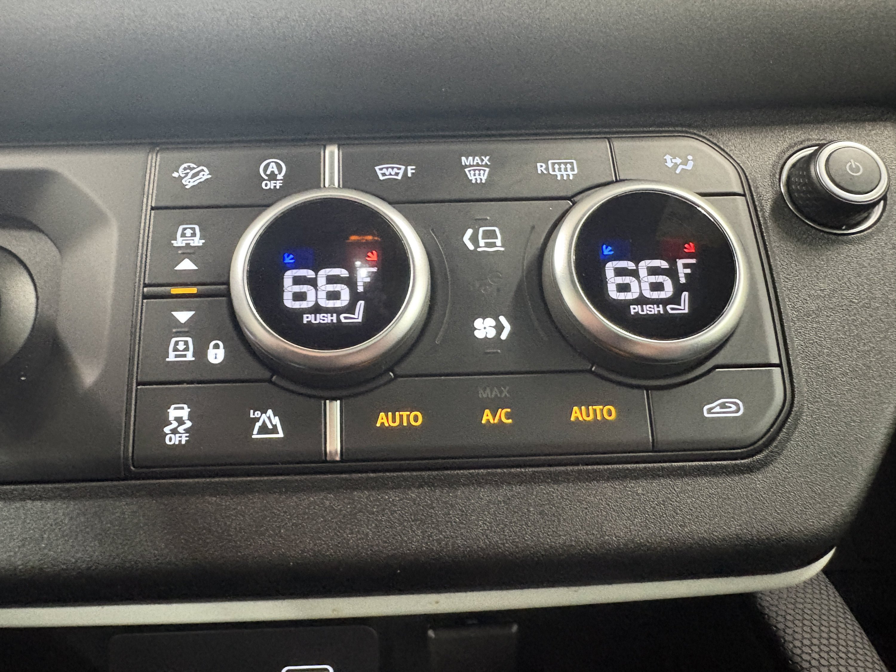 Used 2021 Land Rover Defender 110 X-Dynamic SE AWD/4WD image 19