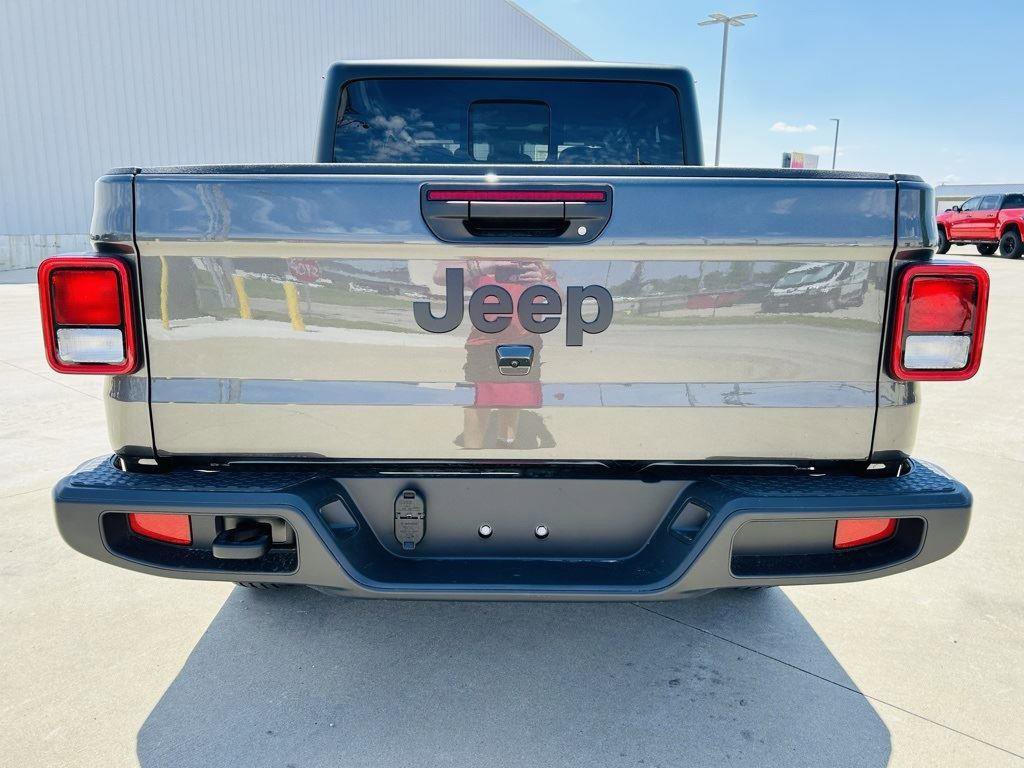 New 2025 Jeep Gladiator Sport image 35