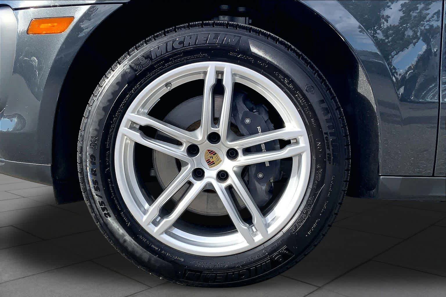 Used 2026 Porsche Macan AWD/4WD image 10