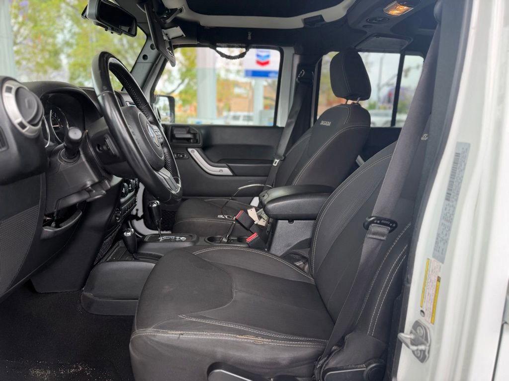 Used 2018 Jeep Wrangler Unlimited Sahara w/ Connectivity Group AWD/4WD image 5