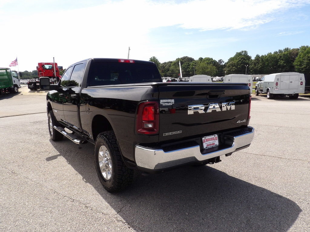 Used 2026 RAM 2500 Big Horn AWD/4WD image 5