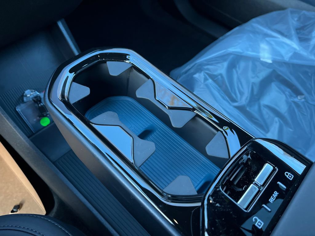 New 2026 Volvo EX30 Plus w/ Climate Package image 17