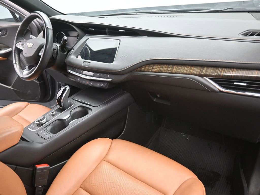 Used 2023 Cadillac XT4 Sport image 16