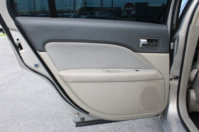 Used 2010 Ford Fusion SE FWD image 26