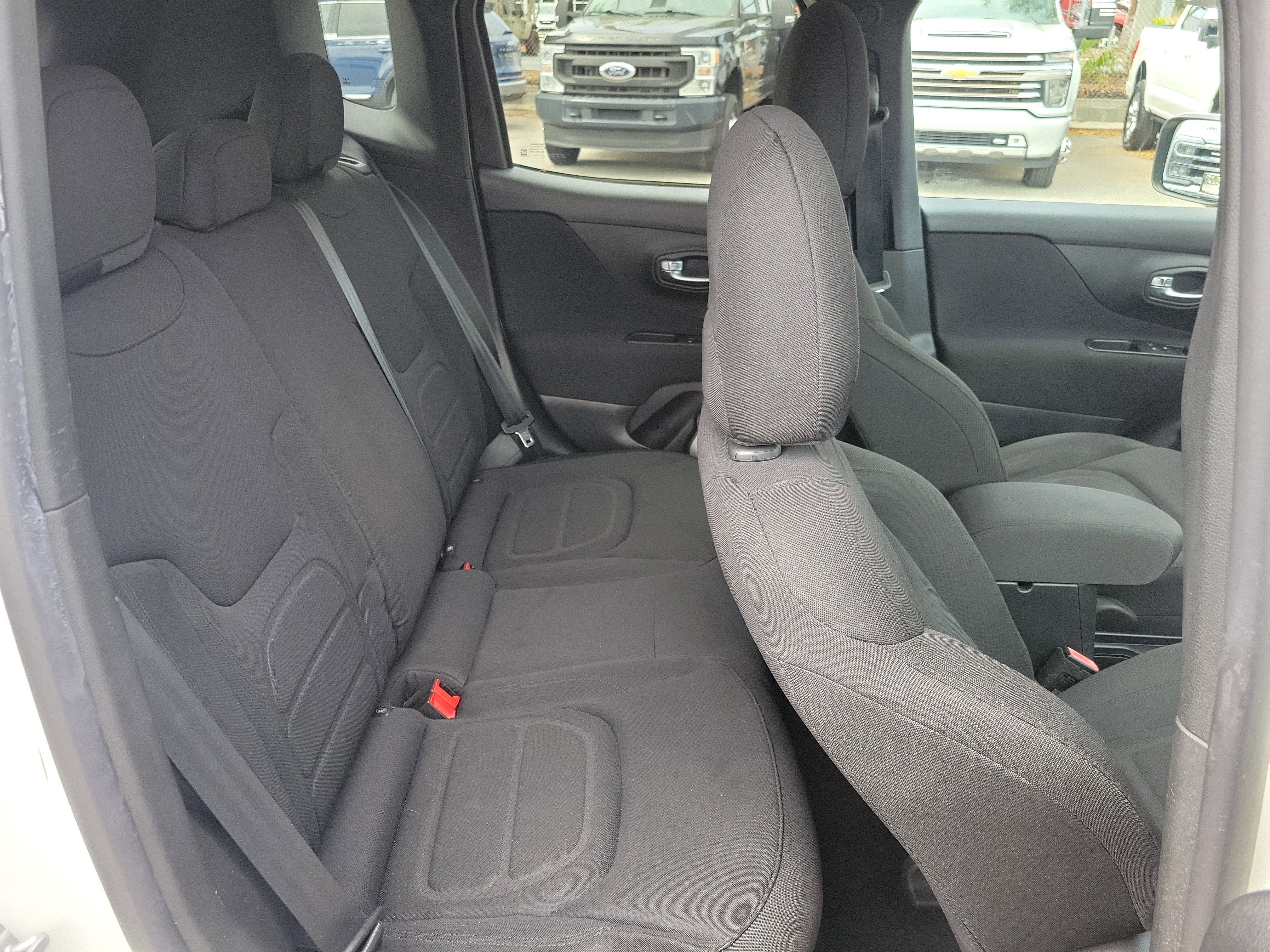 Used 2018 Jeep Renegade Latitude w/ Cold Weather Group image 27