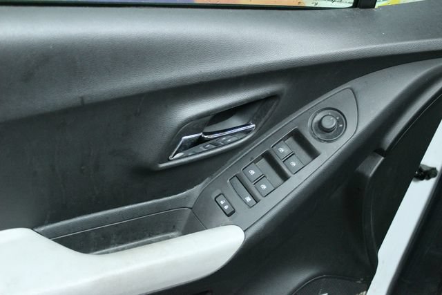 Used 2017 Chevrolet Trax LT w/ Sun & Sound Package FWD image 13