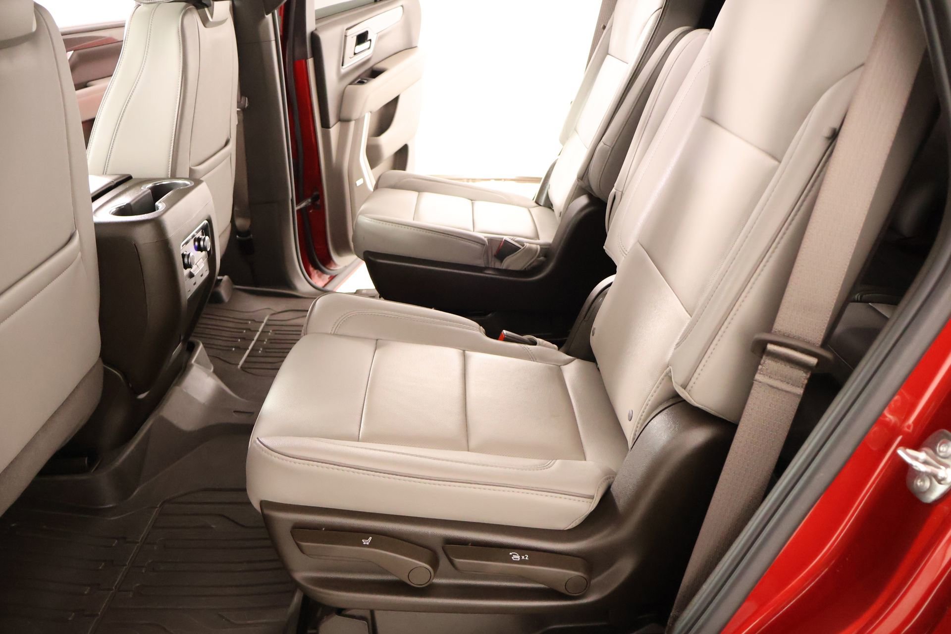 Used 2025 GMC Yukon Elevation w/ Elevation Premium Package image 13