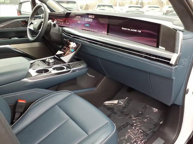 Certified 2025 Cadillac Escalade IQ Luxury 2 w/ LPO, Radiant Package image 25