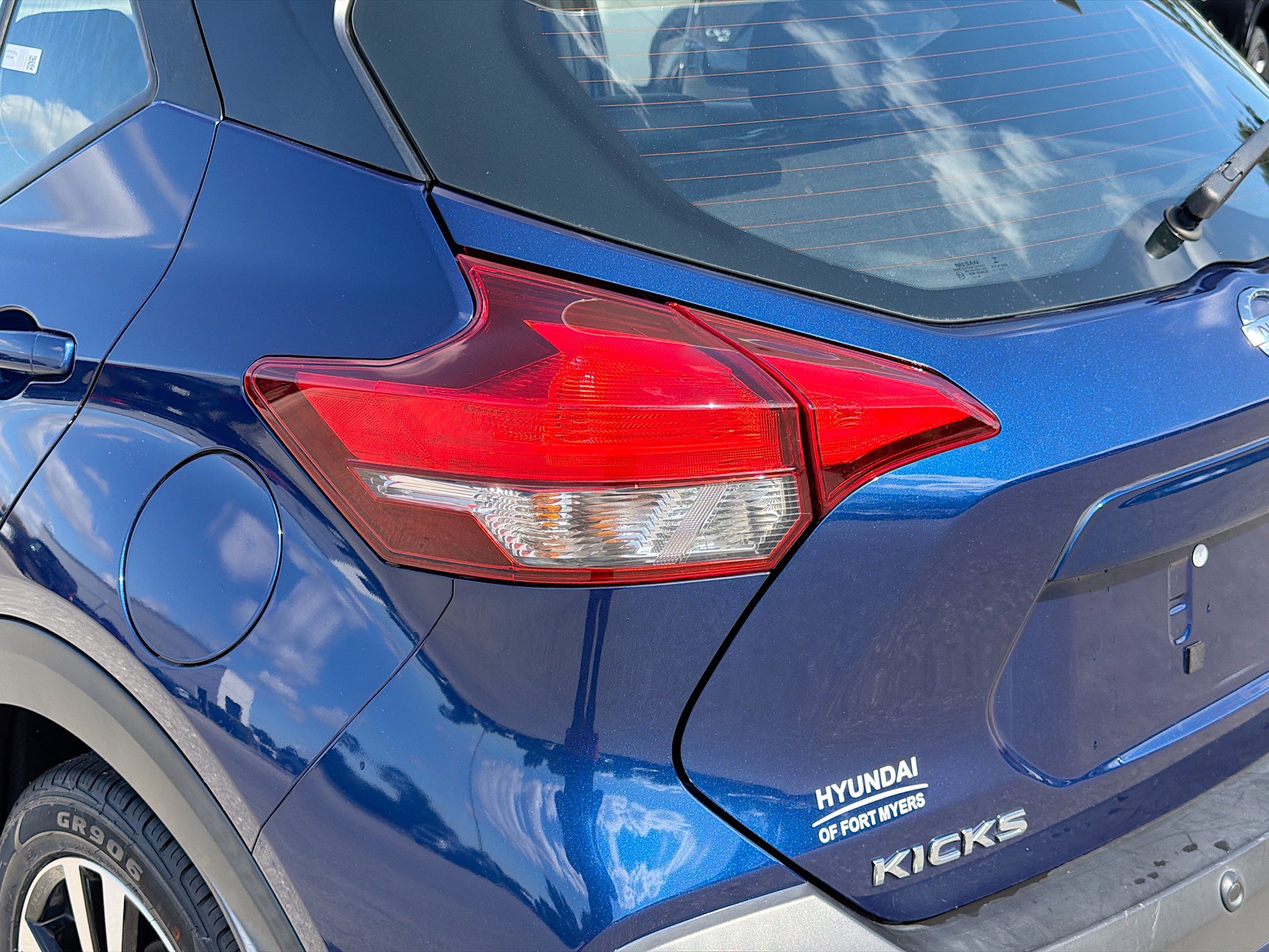Used 2020 Nissan Kicks SR w/ SR Premium Package image 10