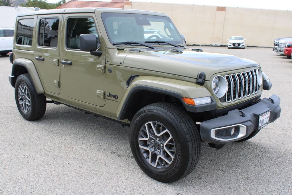 Used 2026 Jeep Wrangler Sahara AWD/4WD image 3
