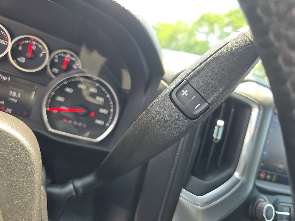 Used 2022 Chevrolet Silverado 1500 LT AWD/4WD image 29