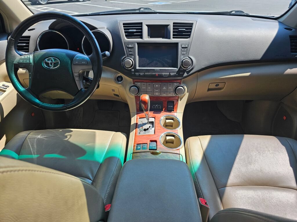Used 2010 Toyota Highlander Limited AWD/4WD image 16