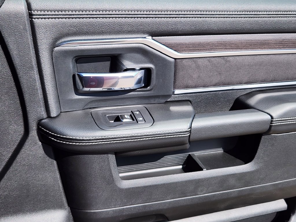 New 2026 RAM 2500 Laramie AWD/4WD image 13