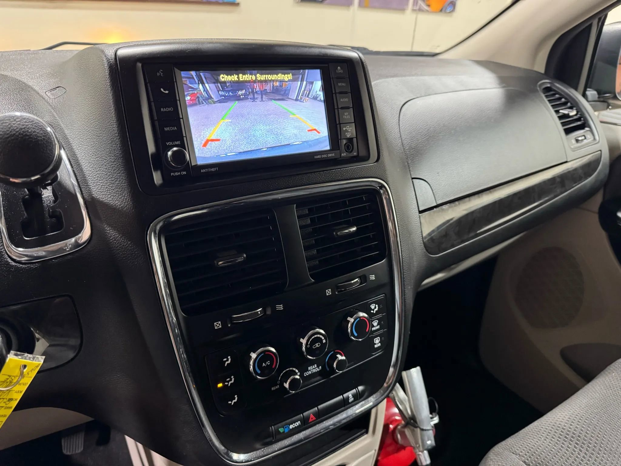 Used 2018 Dodge Grand Caravan SE image 48