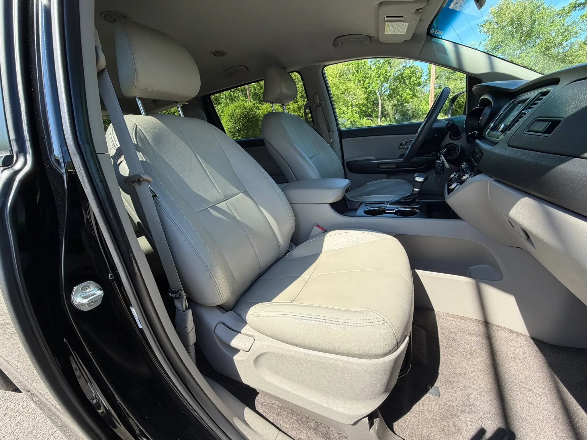Used 2019 Kia Sedona LX FWD image 15