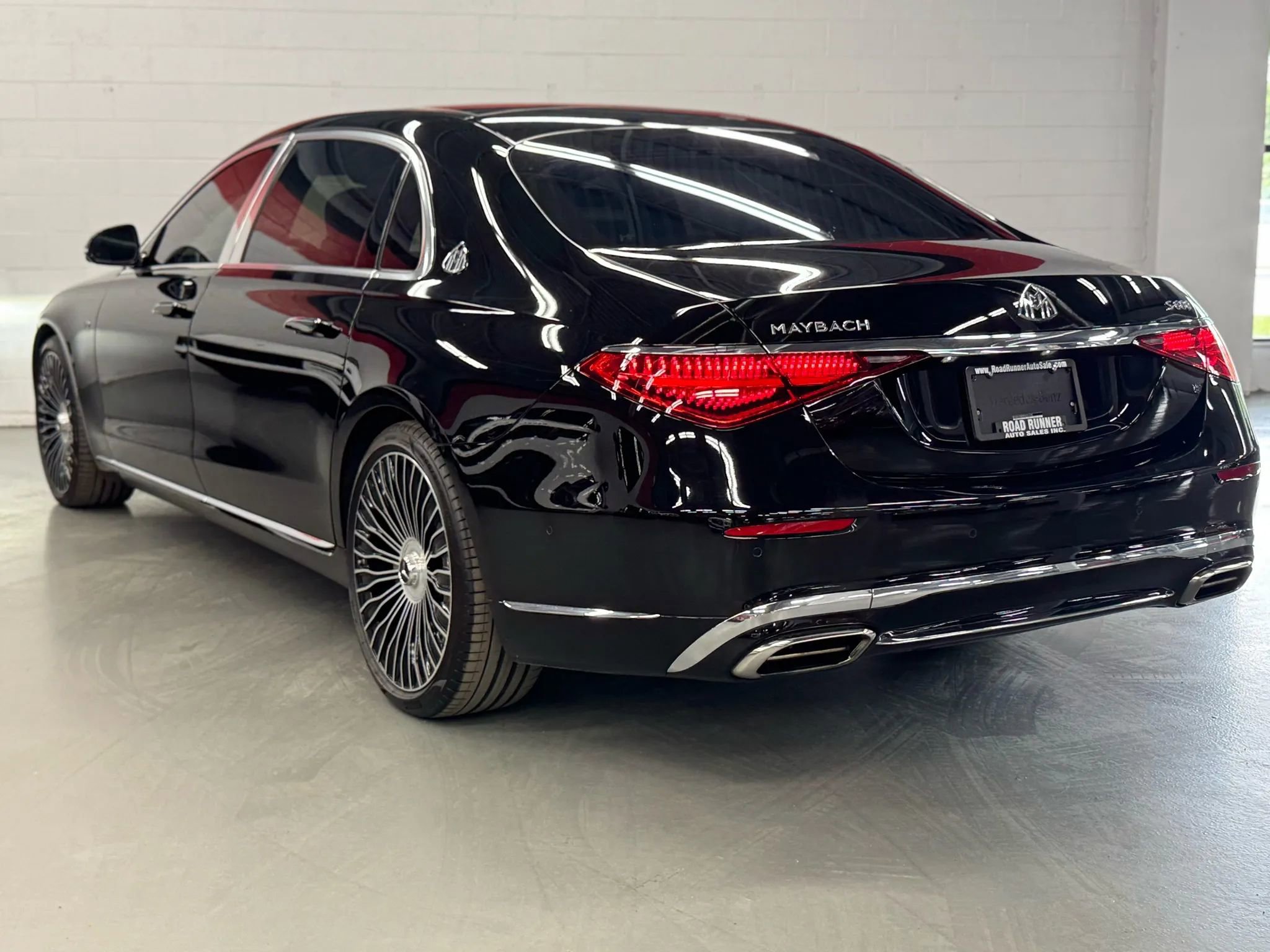 Used 2023 Mercedes-Benz Maybach S 680 S 680 4MATIC Sedan 4D w/ Manufaktur Leather Package image 8