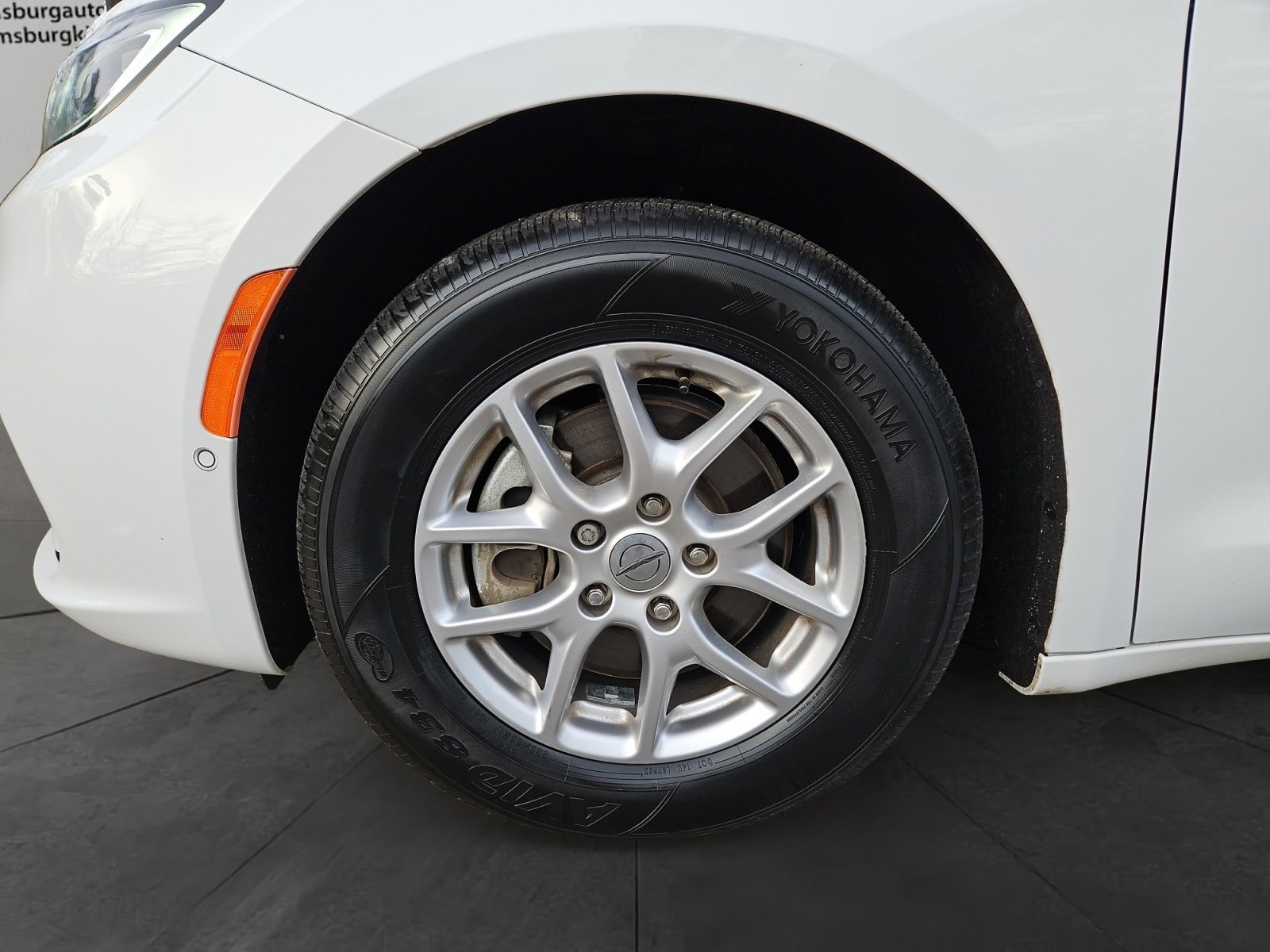 Used 2024 Chrysler Pacifica Touring-L image 14