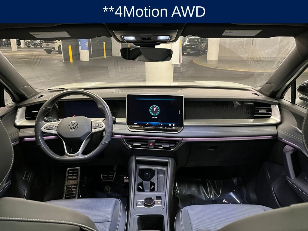 Used 2025 Volkswagen Tiguan SE R-Line AWD/4WD image 6