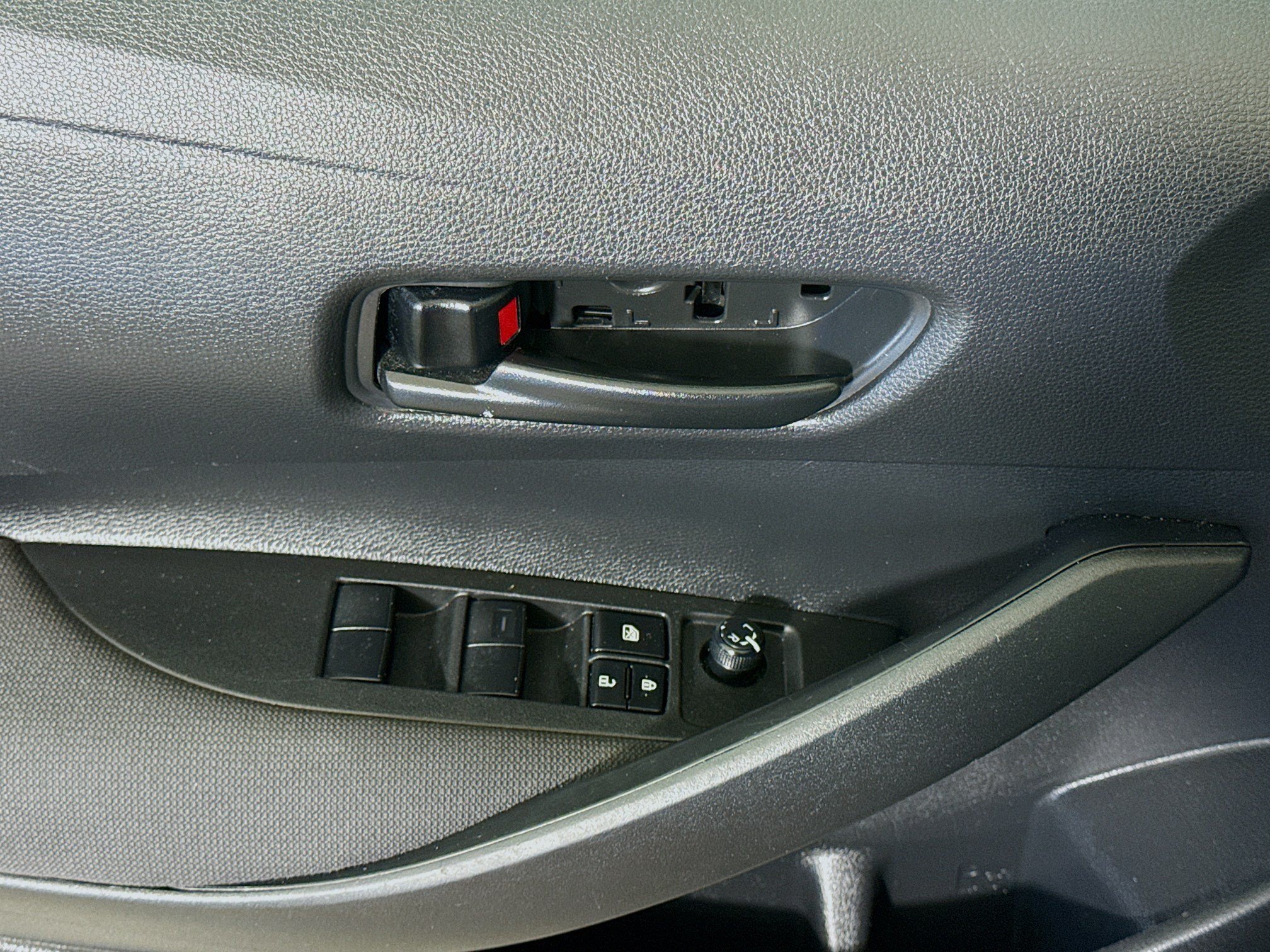 Used 2022 Toyota Corolla LE FWD image 23