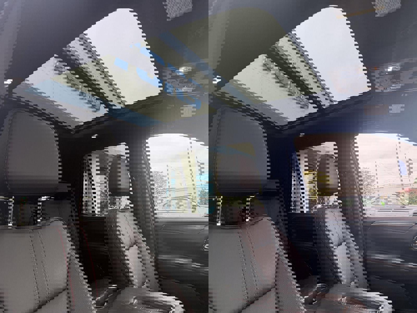 Used 2022 Chevrolet Tahoe RST w/ Luxury Package image 24