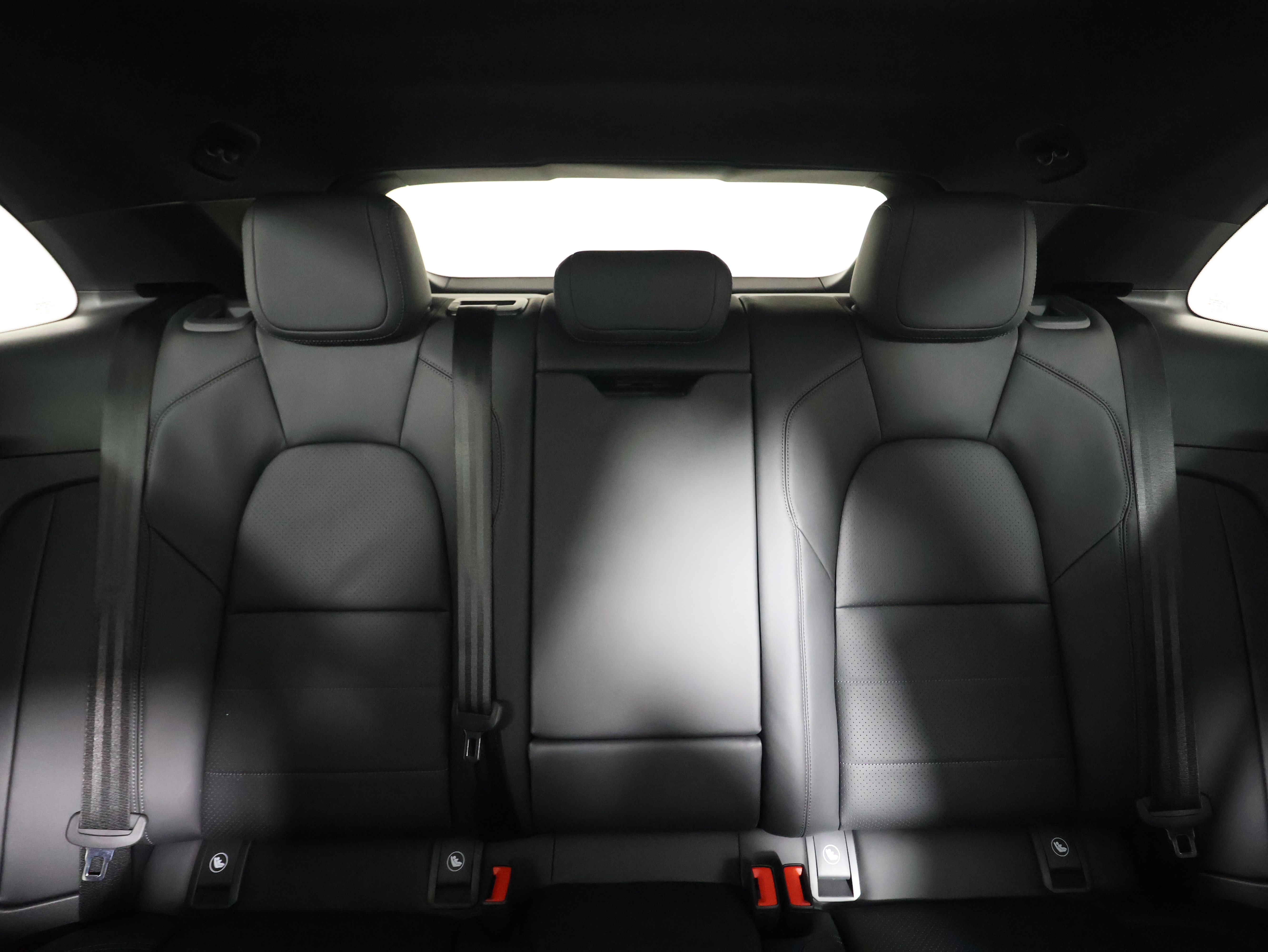 New 2025 Porsche Macan Electric image 16