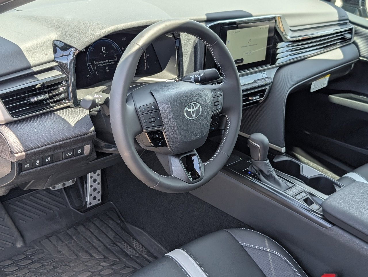 Used 2026 Toyota Camry SE FWD image 14